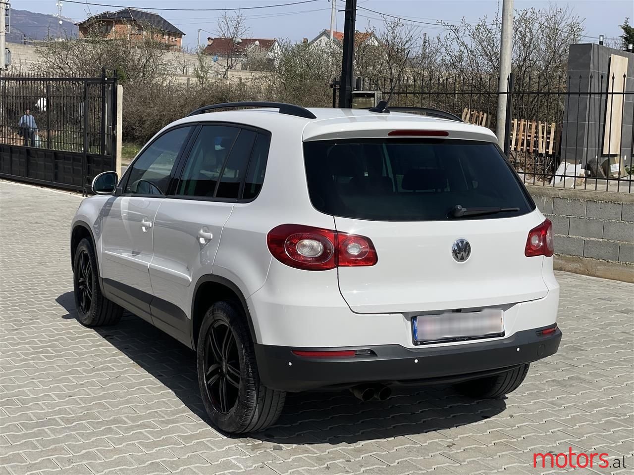 2012' Volkswagen Tiguan photo #2