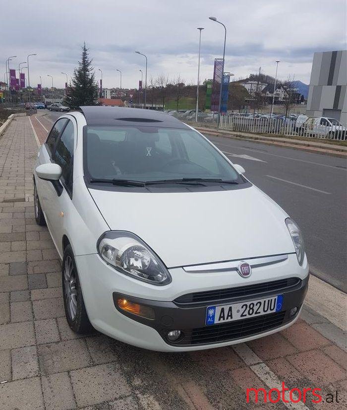 2011' Fiat Punto Evo photo #1