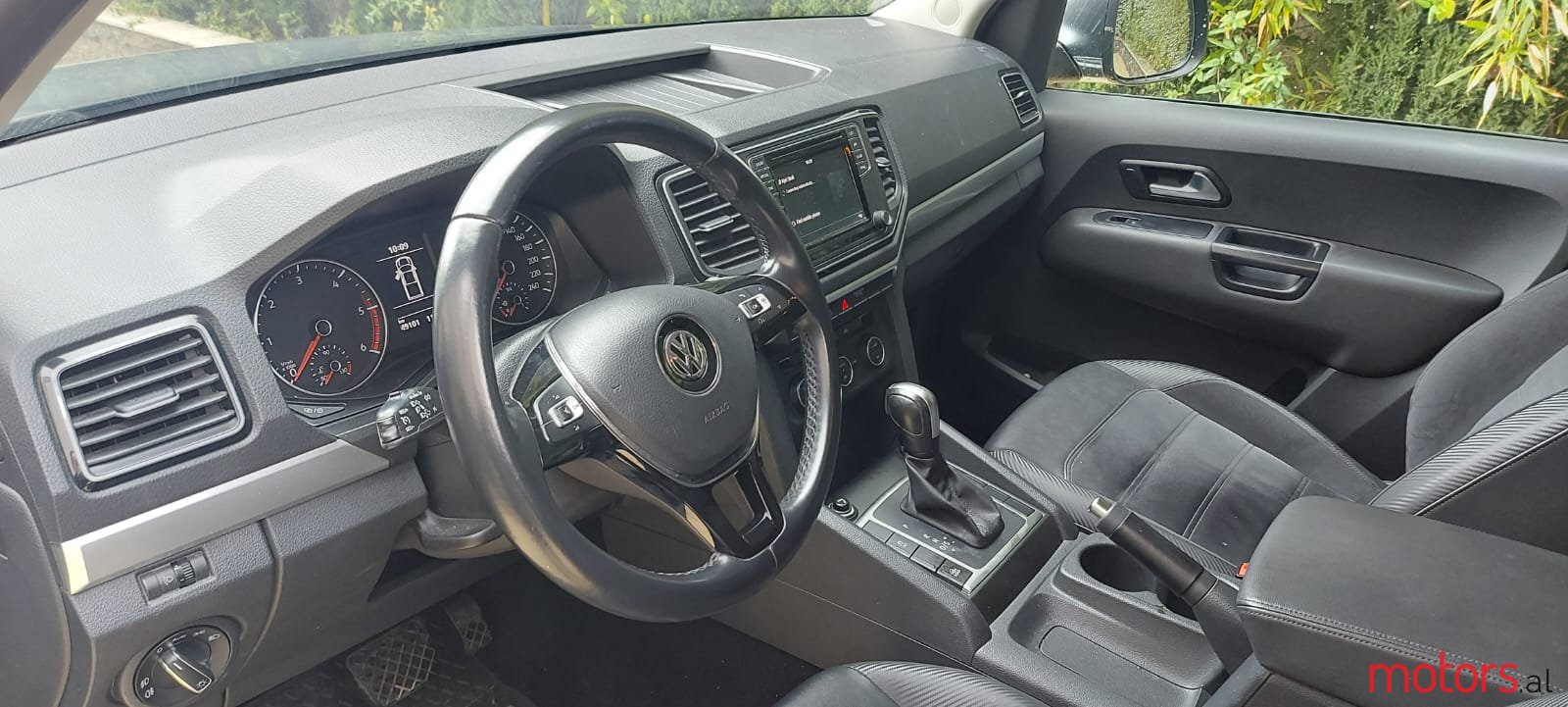 2019' Volkswagen Amarok photo #5