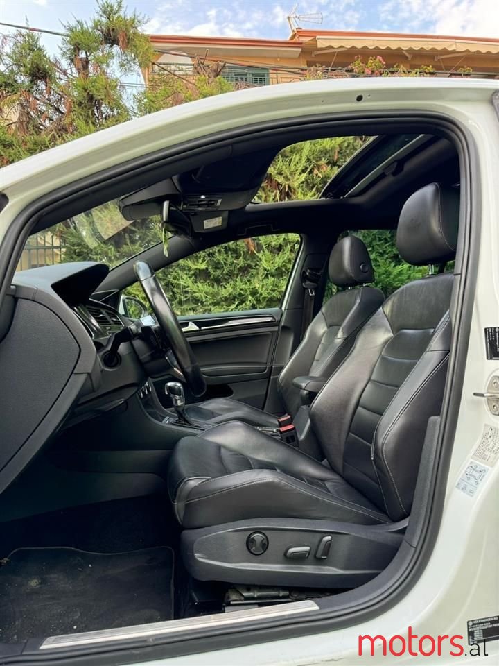 2015' Volkswagen Golf photo #6