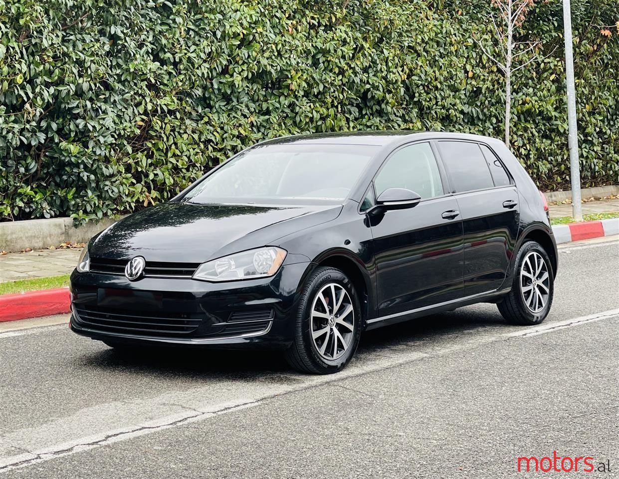 2017' Volkswagen Golf photo #1