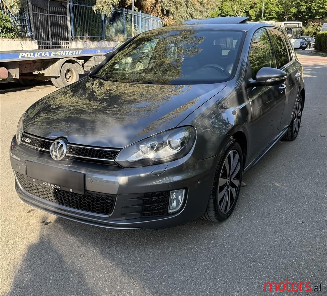 2011' Volkswagen Golf photo #1