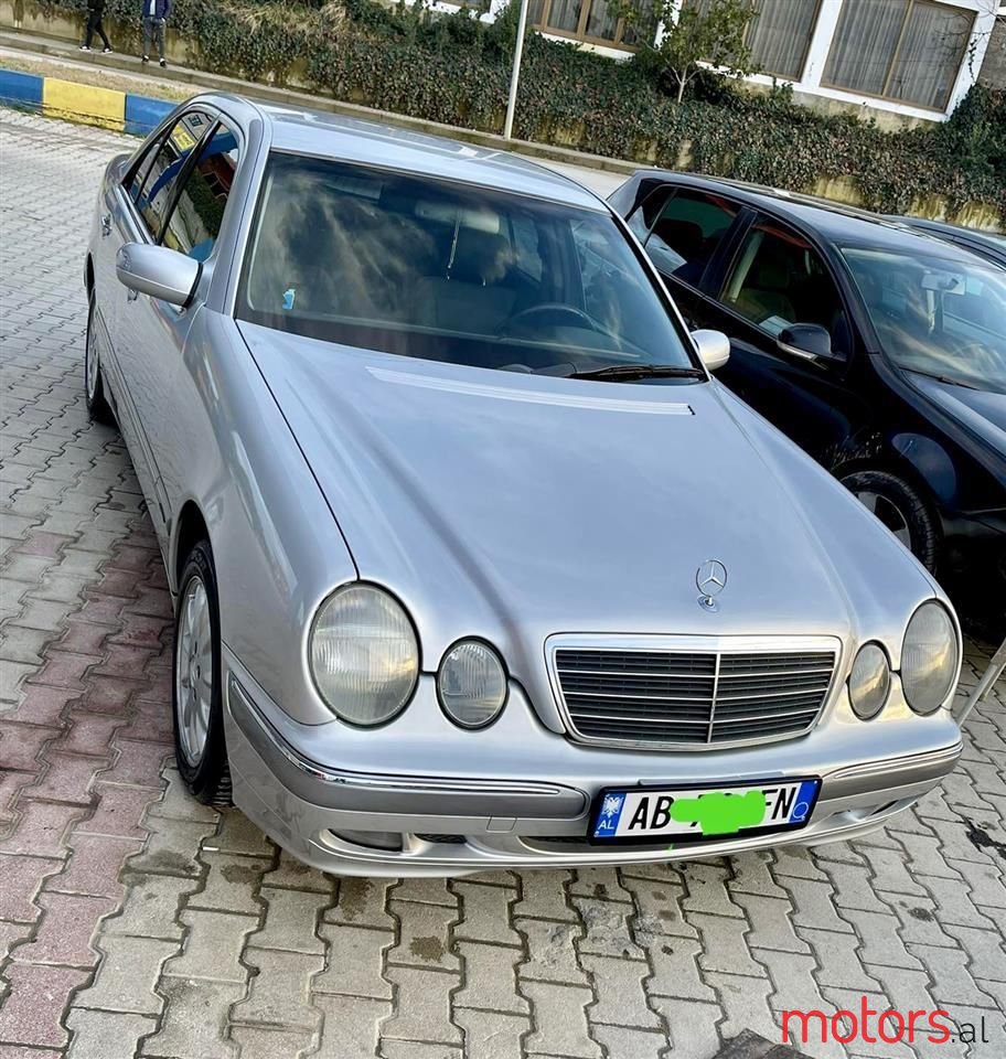 2000' Mercedes-Benz E 220 photo #5