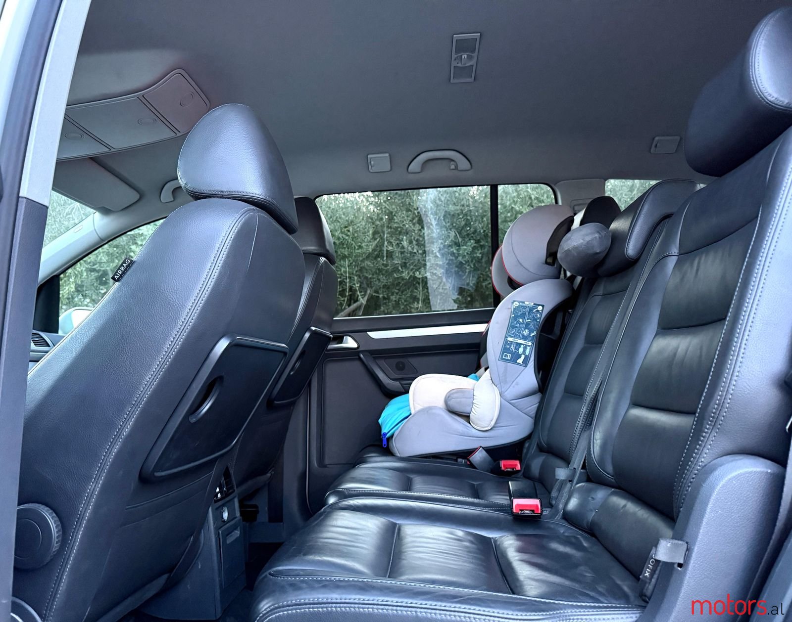 2009' Volkswagen Touran photo #3