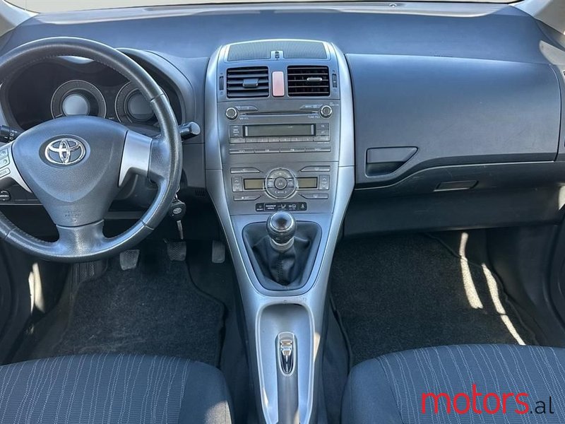 2007' Toyota Auris photo #3