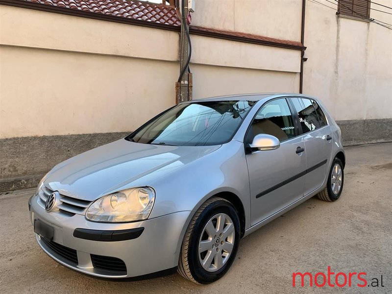 2004' Volkswagen Golf photo #3