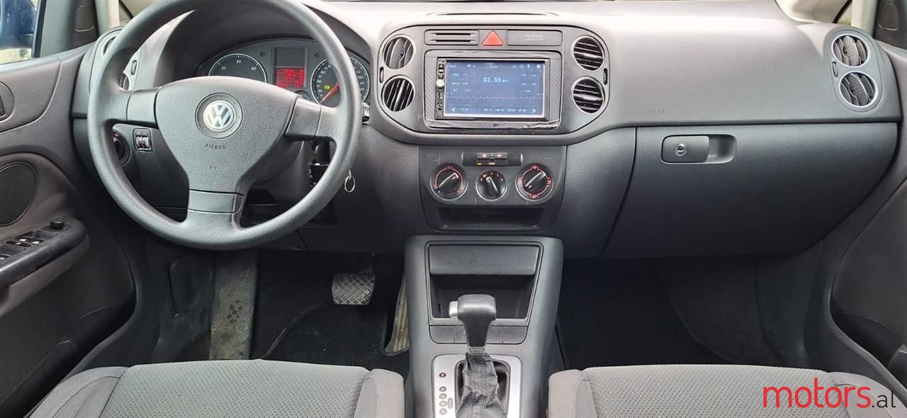 2005' Volkswagen Golf photo #6