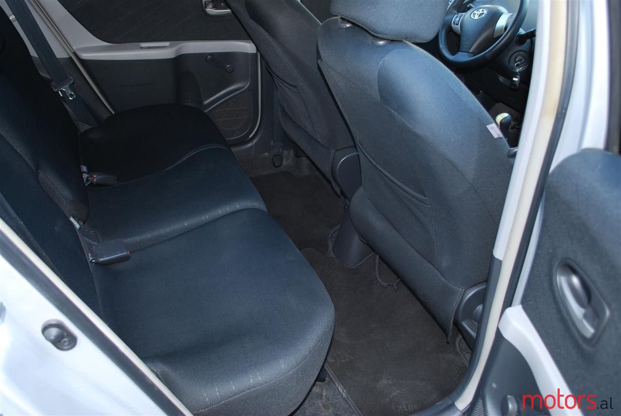 2008' Toyota Yaris photo #3