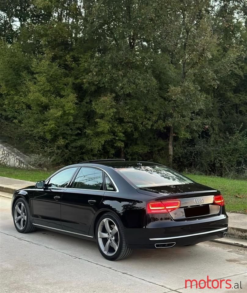 2012' Audi A8 photo #2