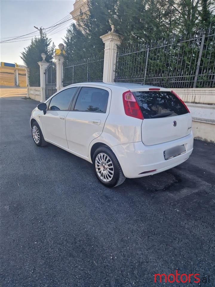 2009' Fiat Grande Punto photo #3