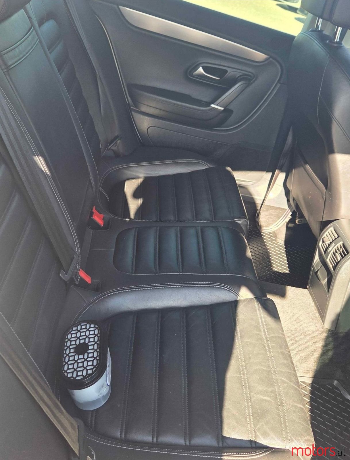 2013' Volkswagen Passat photo #5