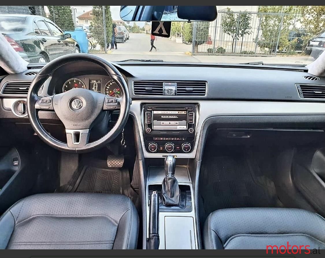 2012' Volkswagen Passat photo #1