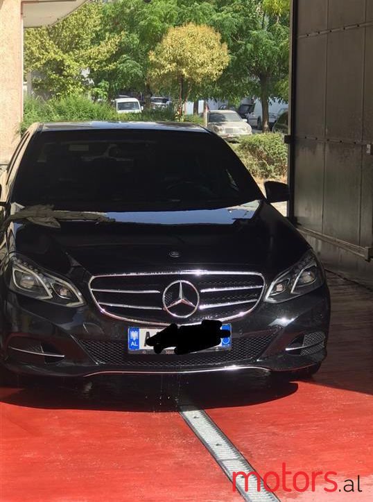 2014' Mercedes-Benz E 220 photo #1