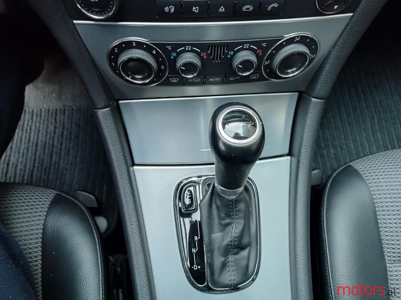 2005' Mercedes-Benz C 220 photo #3