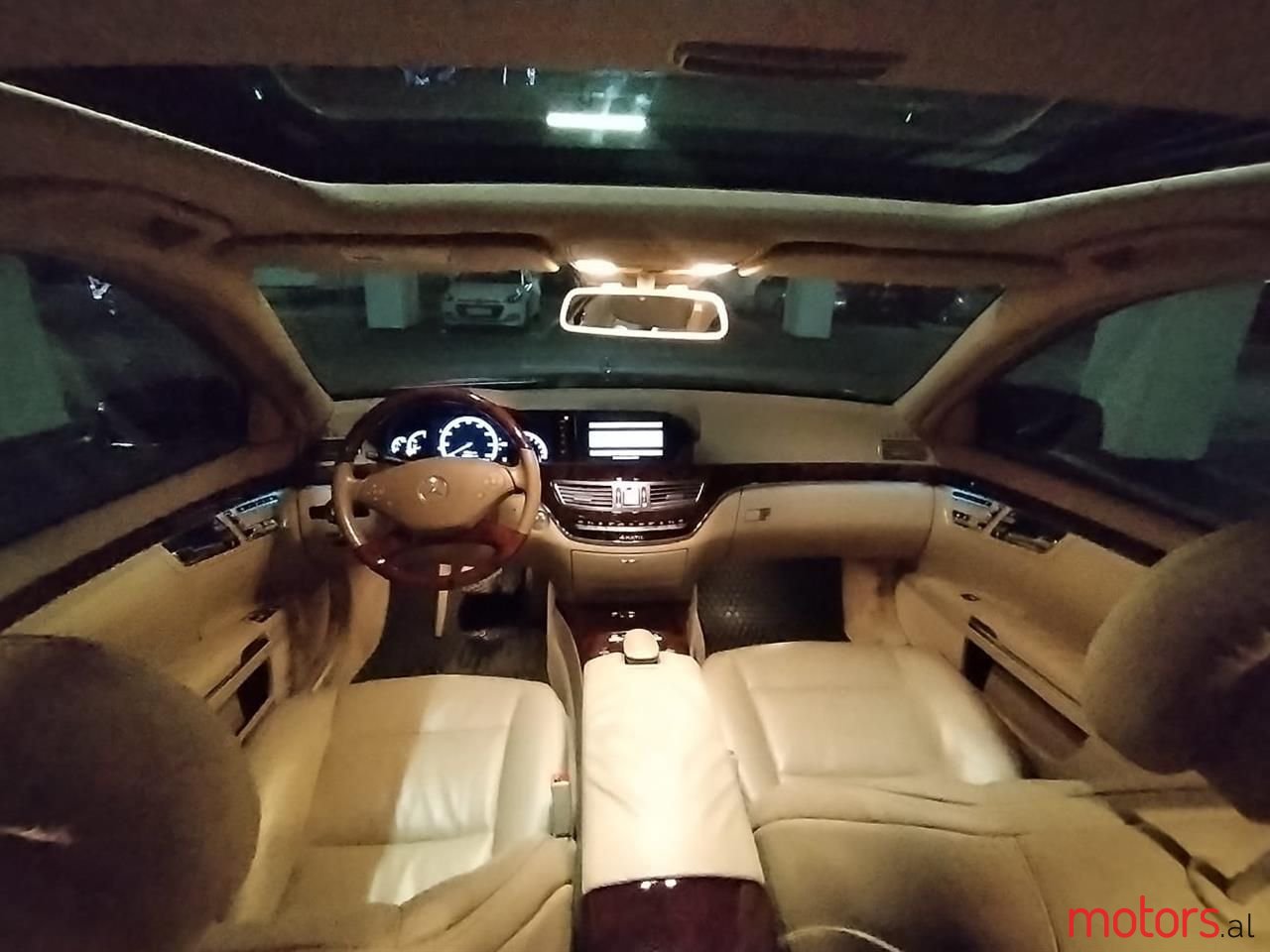 2011' Mercedes-Benz S 550 photo #3