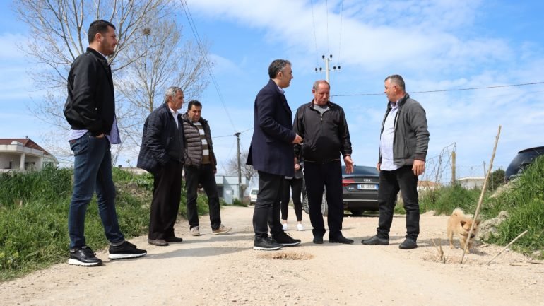 Igli Cara takohet me banorët e Katundit të Ri në Durrës: Më 14 maj t’i japin fund gjendjes kritike