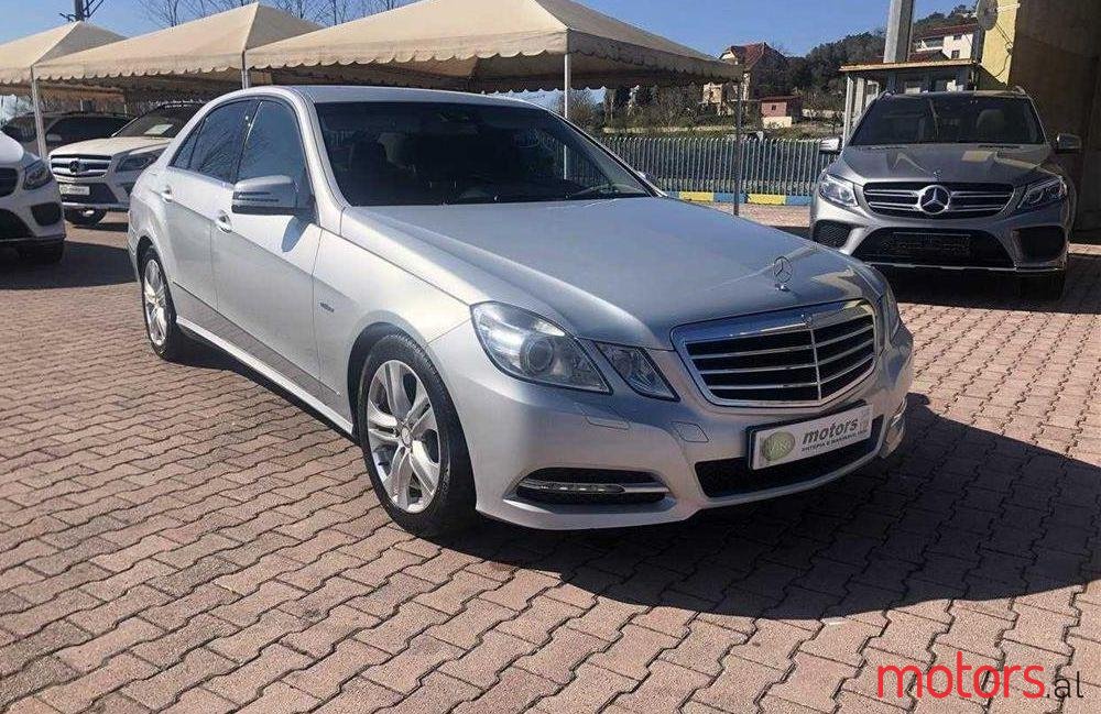 2011' Mercedes-Benz E 300 photo #1