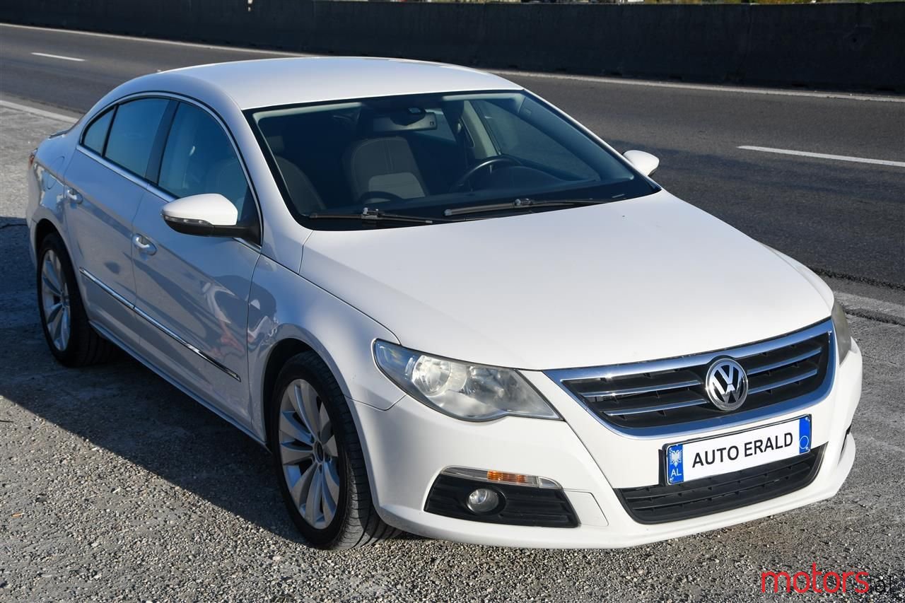 2010' Volkswagen Passat photo #4