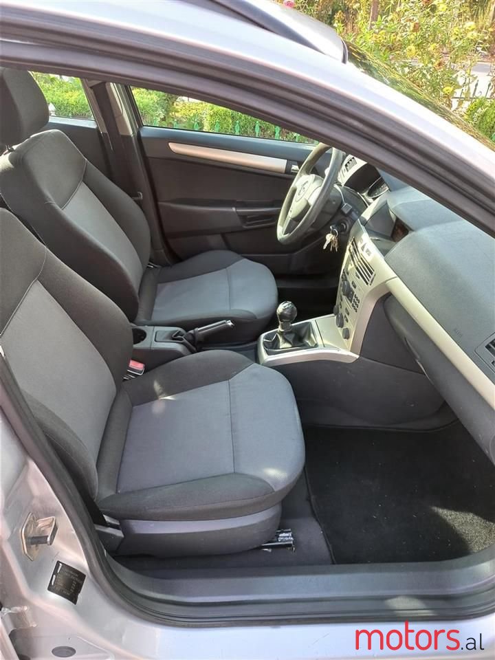 2008' Opel Astra photo #5