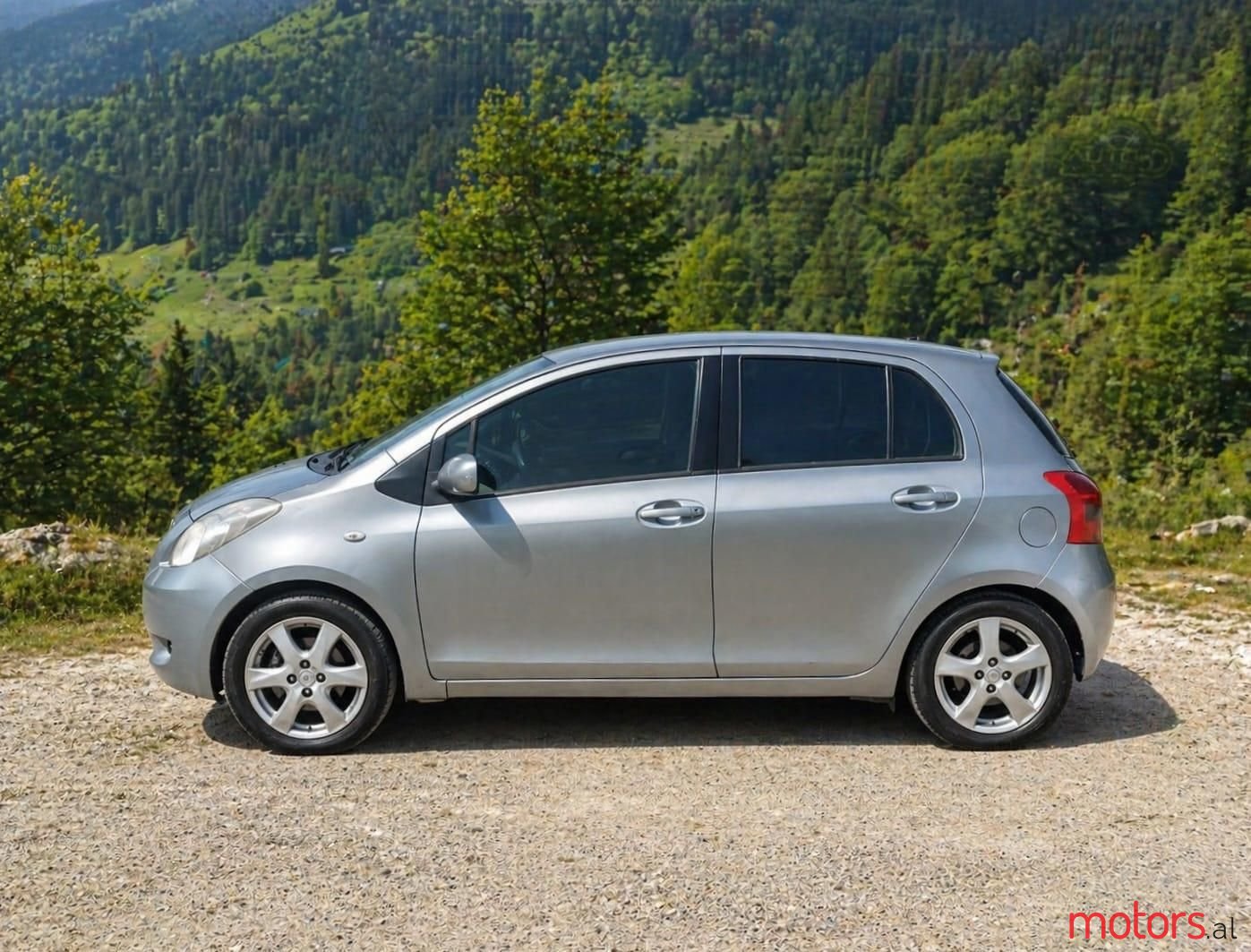 2009' Toyota Yaris photo #1