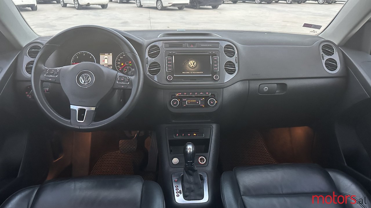 2012' Volkswagen Tiguan photo #6