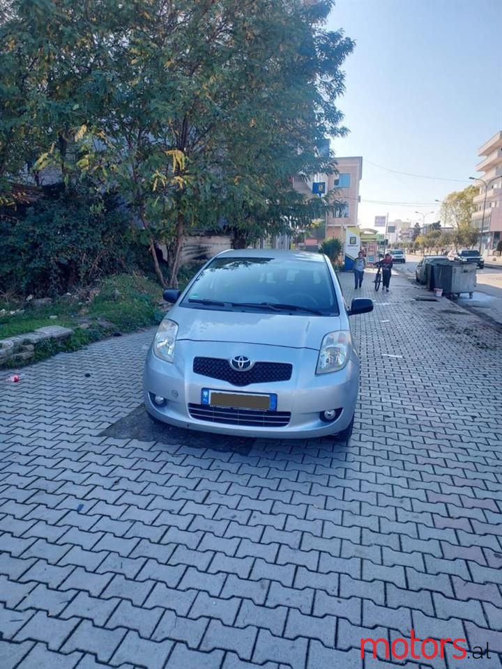 2007' Toyota Yaris photo #1