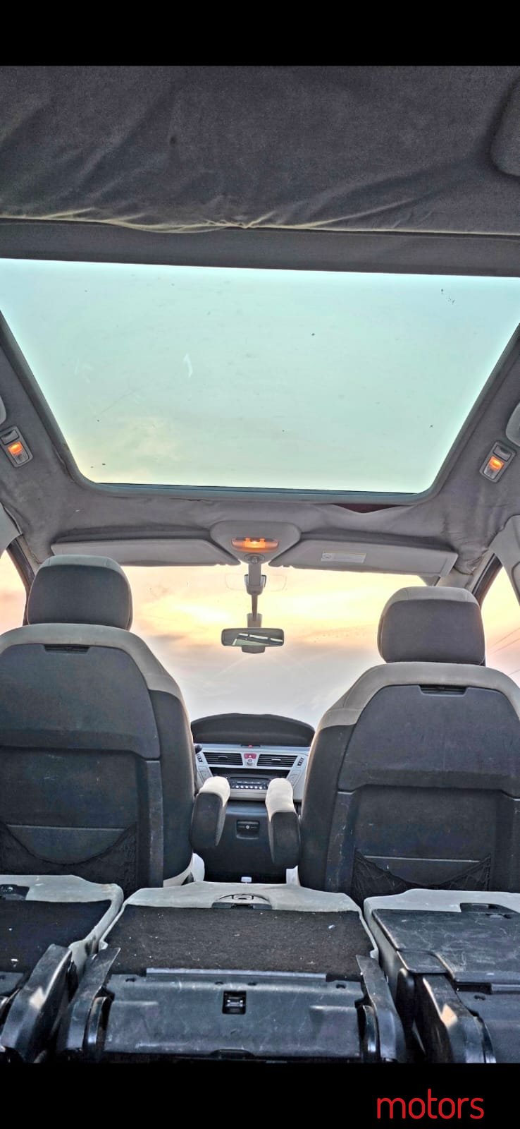 2010' Citroen C4 Grand Picasso photo #3