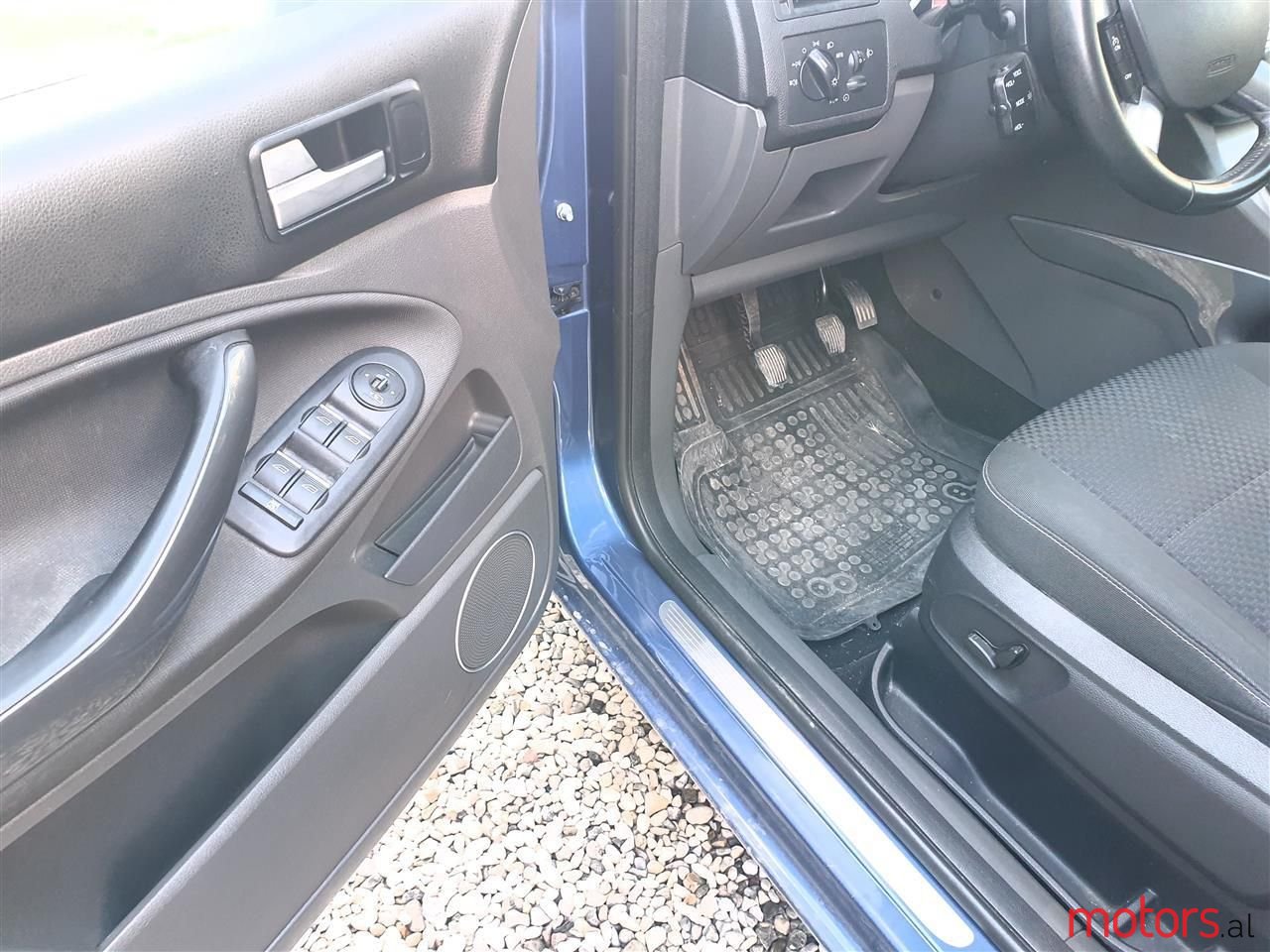 2010' Ford C-MAX photo #3