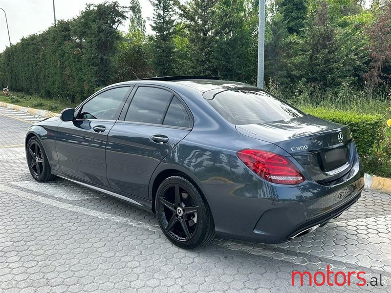 2015' Mercedes-Benz 300 photo #3
