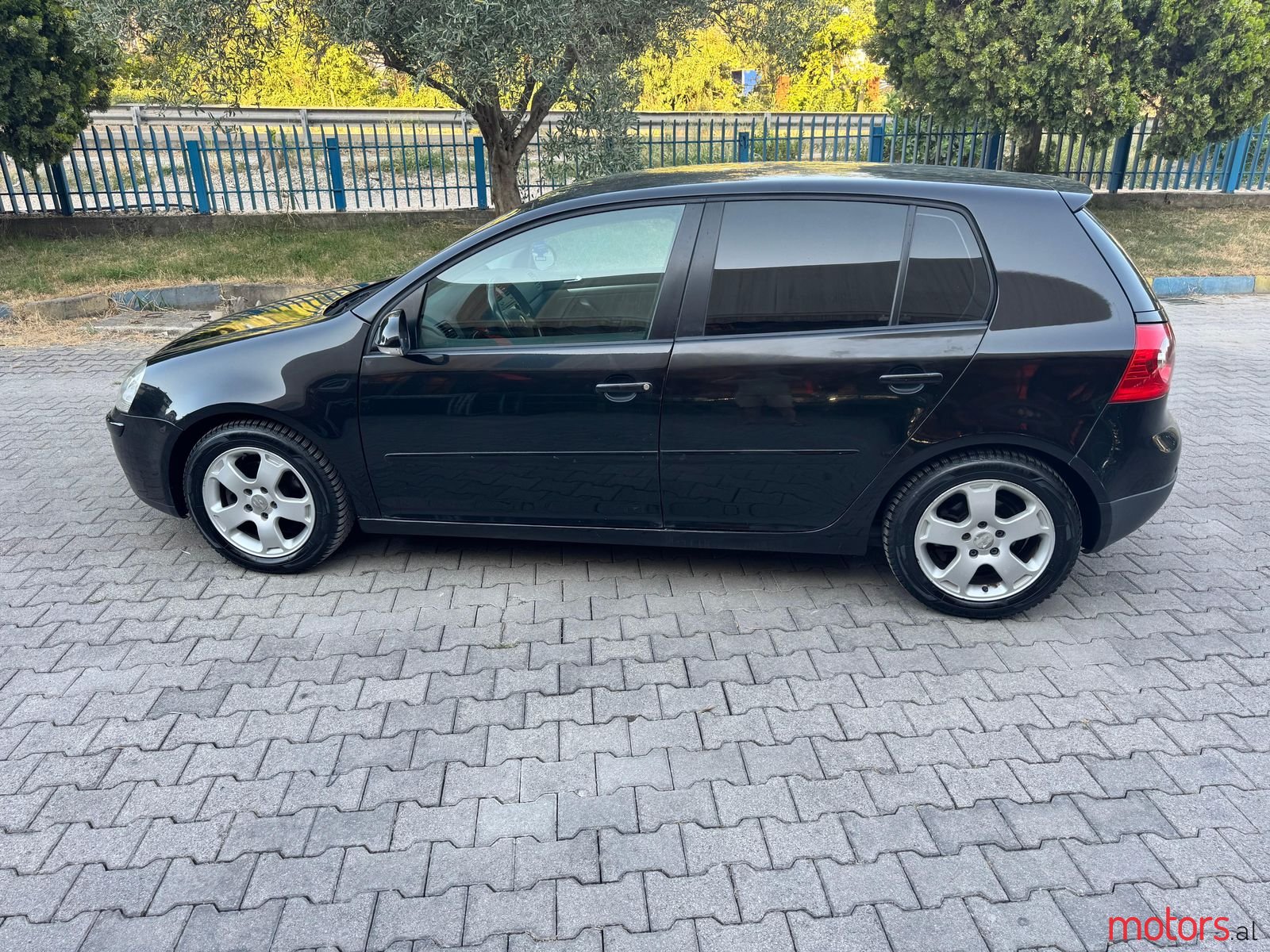 2005' Volkswagen Golf photo #6