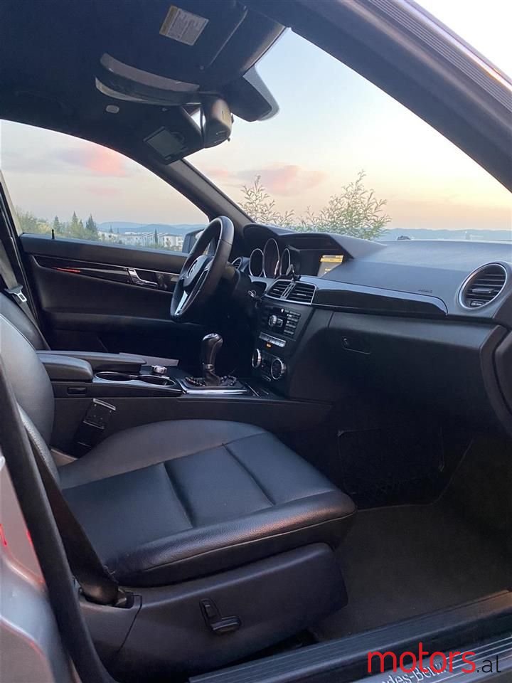 2012' Mercedes-Benz C 250 photo #5