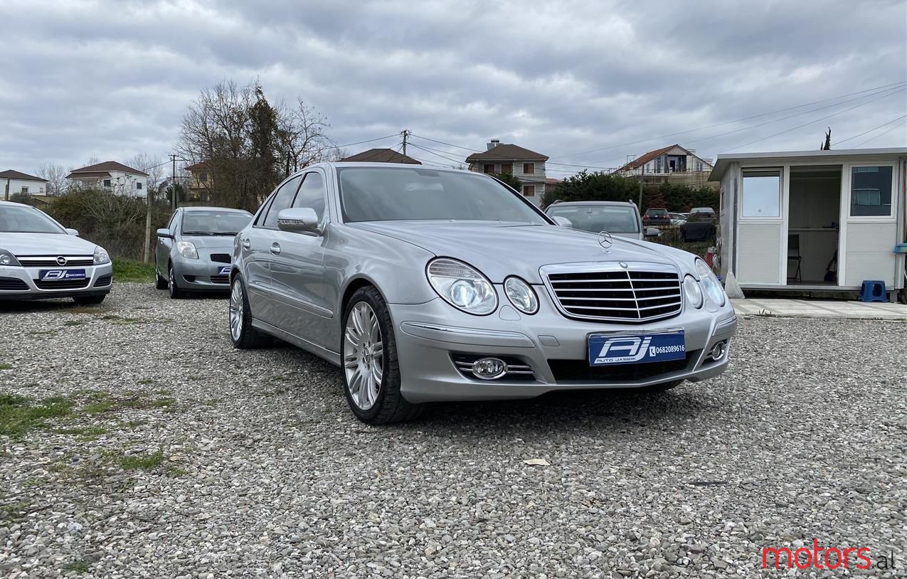 2003' Mercedes-Benz E 220 photo #1