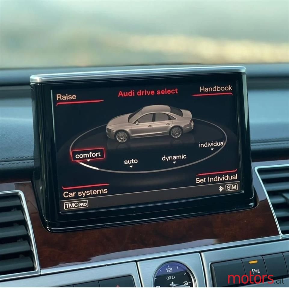 2011' Audi A8 photo #2