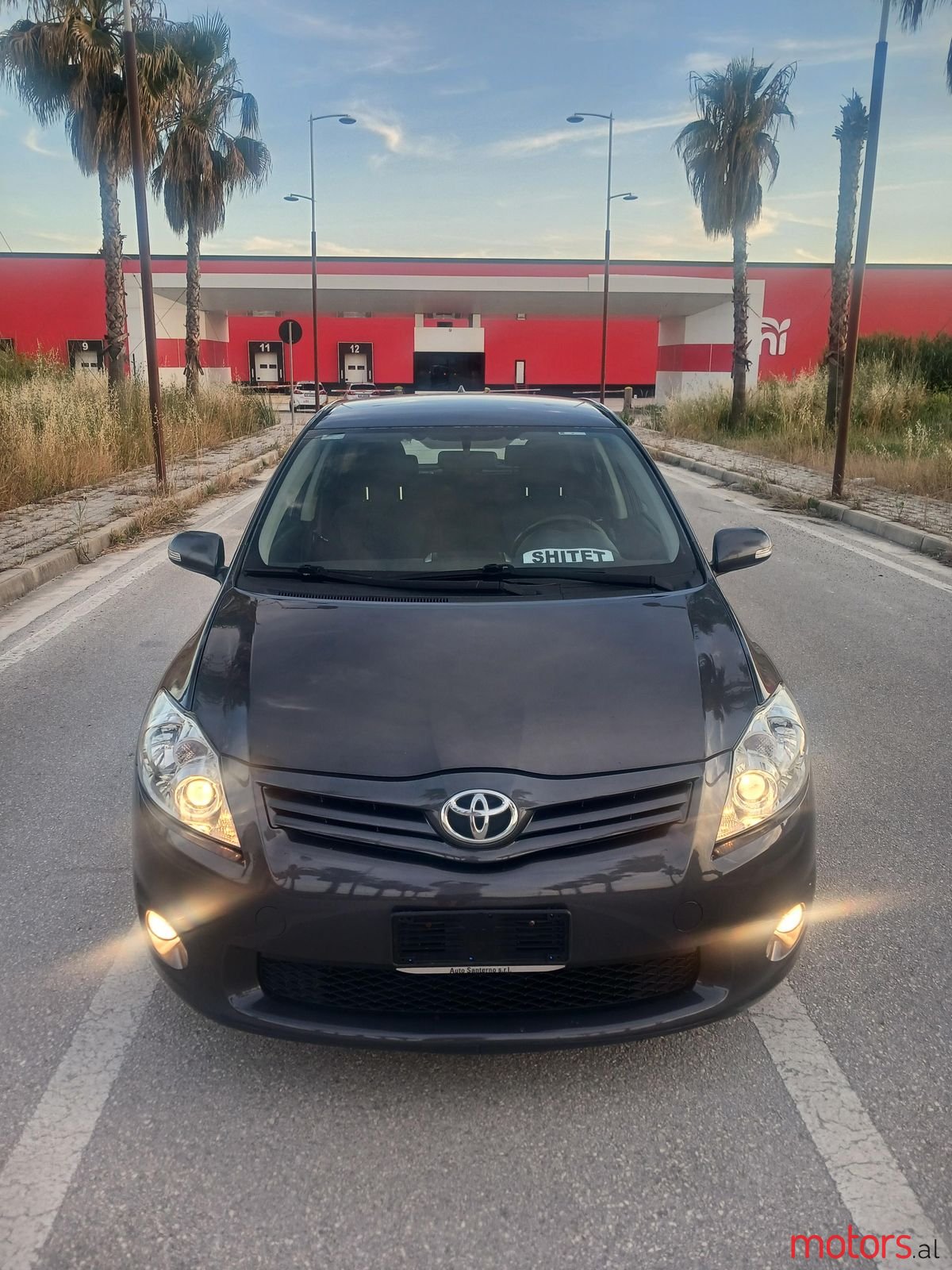 2010' Toyota Auris photo #2
