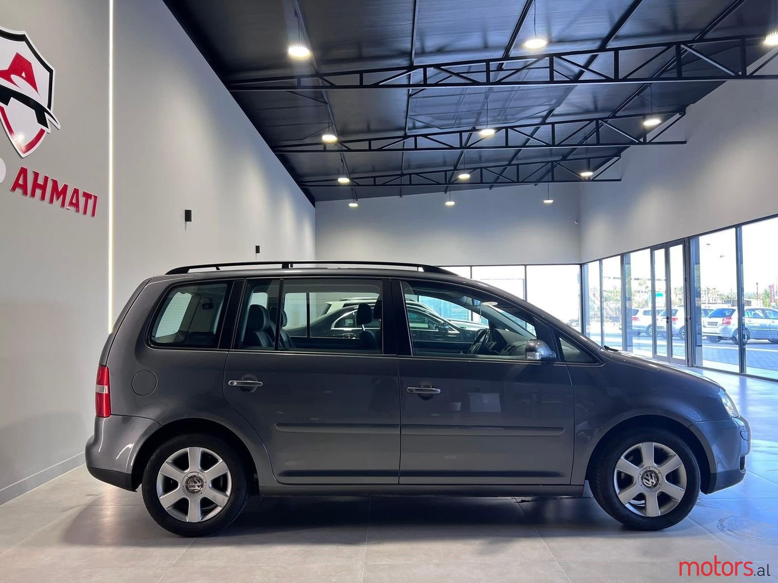 2006' Volkswagen Touran photo #3