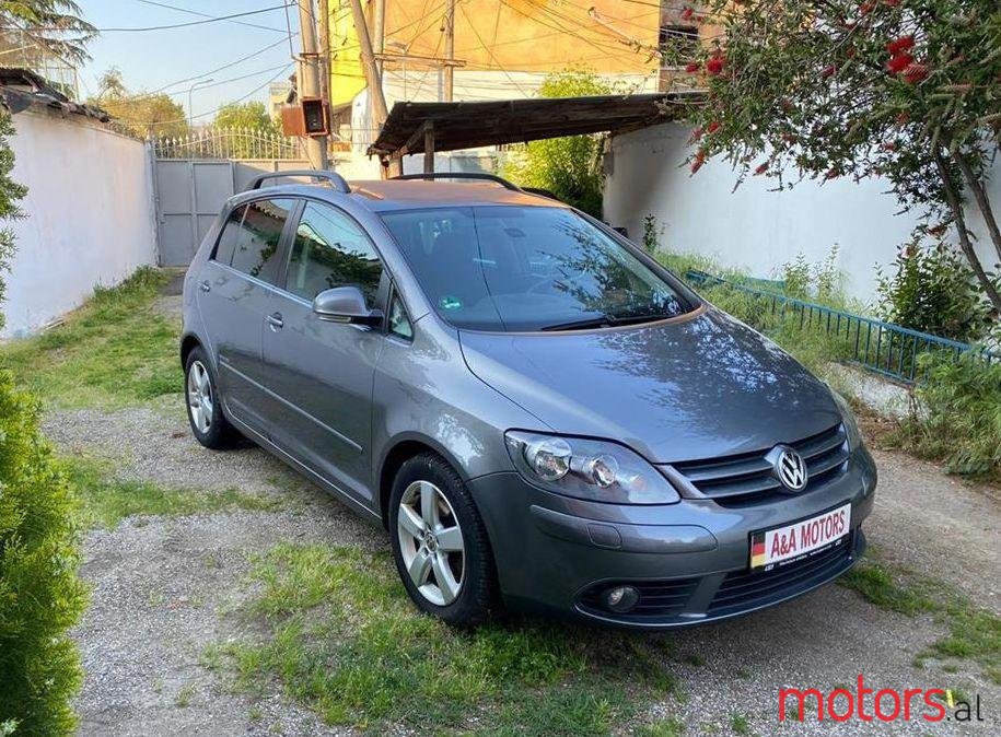 2008' Volkswagen Golf photo #1