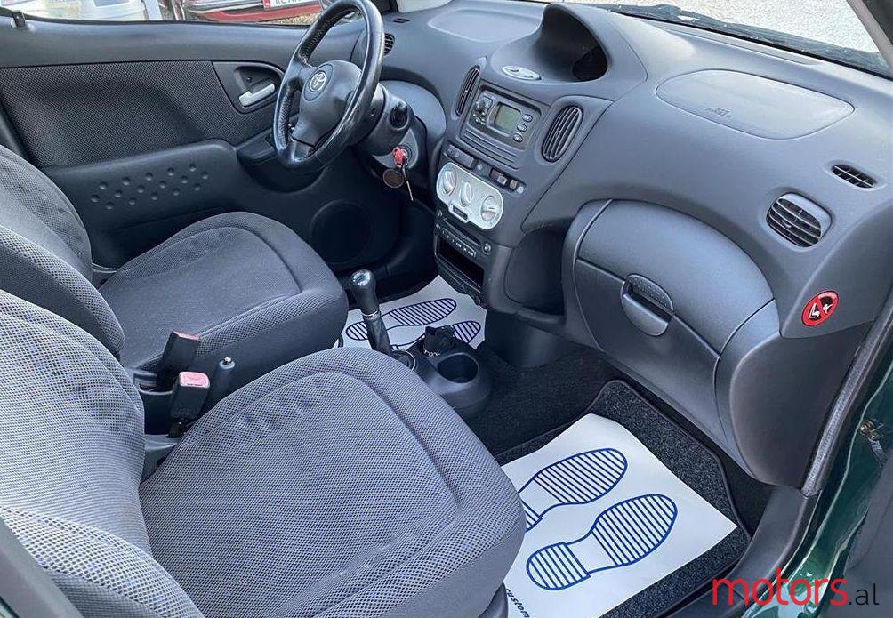 2004' Toyota Yaris photo #1