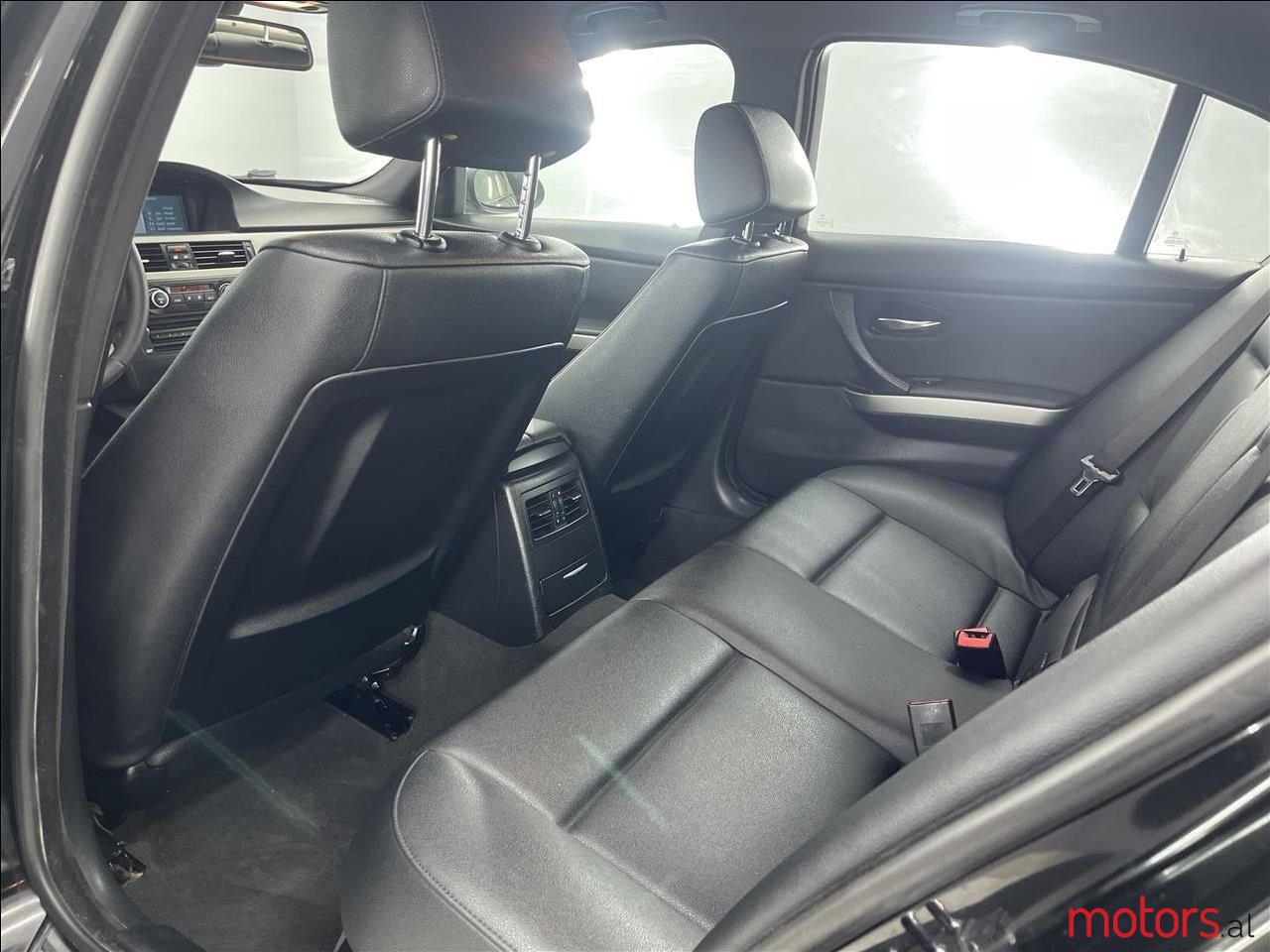 2008' BMW 318 photo #5