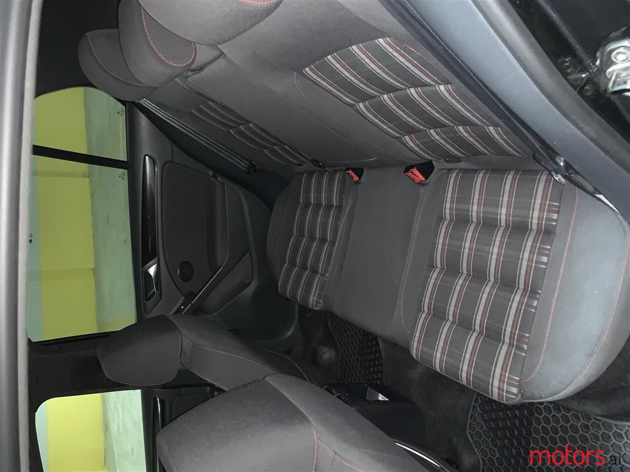 2011' Volkswagen Golf photo #3