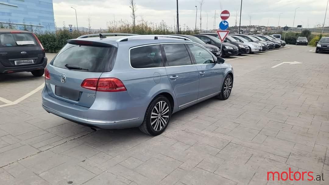 2012' Volkswagen Passat photo #4