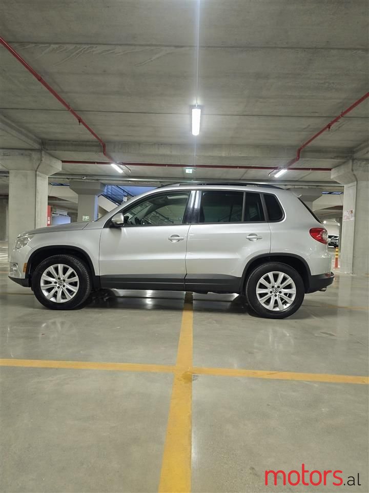 2009' Volkswagen Tiguan photo #1