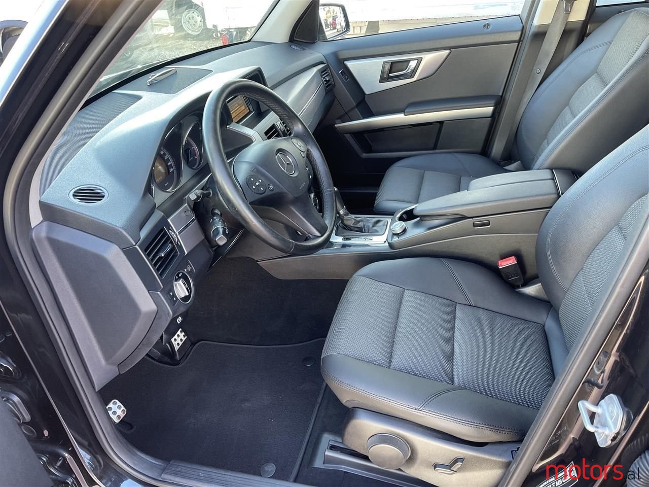 2011' Mercedes-Benz GLK 220 photo #3