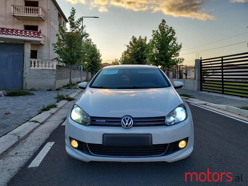 2011' Volkswagen Golf photo #2