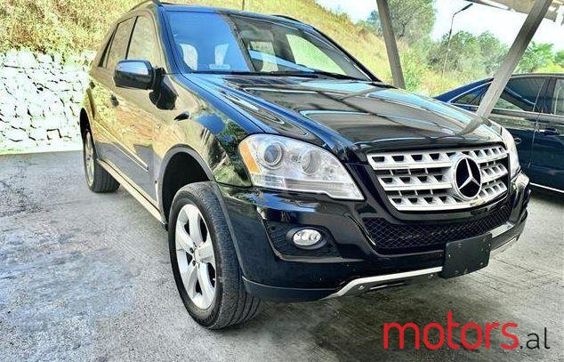 2009' Mercedes-Benz 320 photo #1