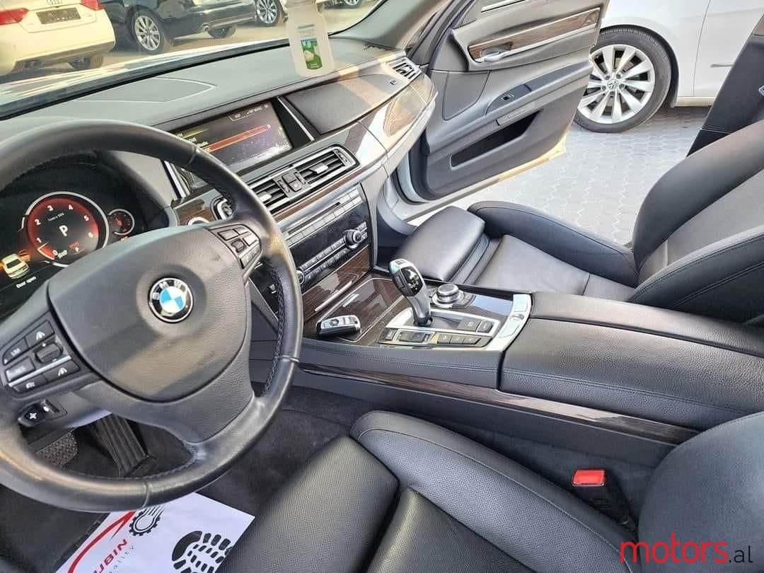 2013' BMW 740 photo #5
