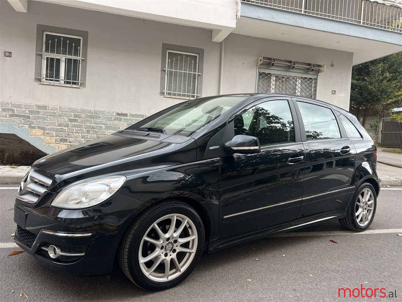 2010' Mercedes-Benz B 180 photo #1