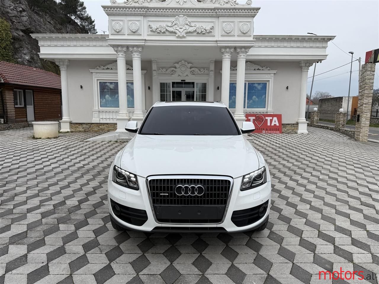 2010' Audi Q5 photo #2