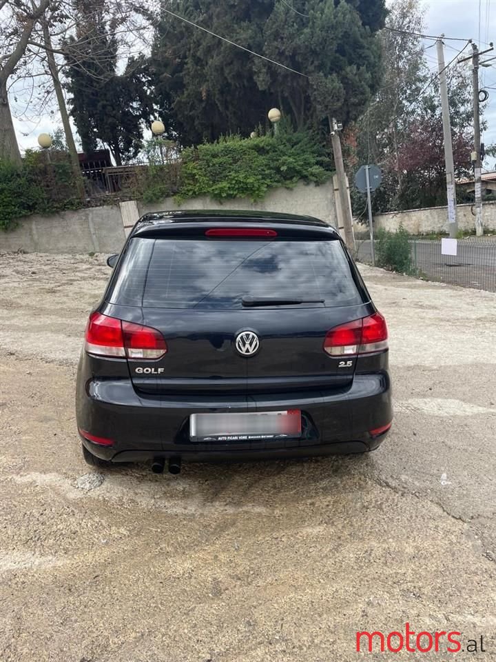 2011' Volkswagen Golf photo #1