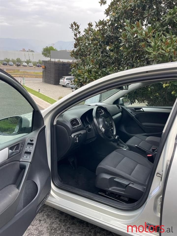 2010' Volkswagen Golf photo #5