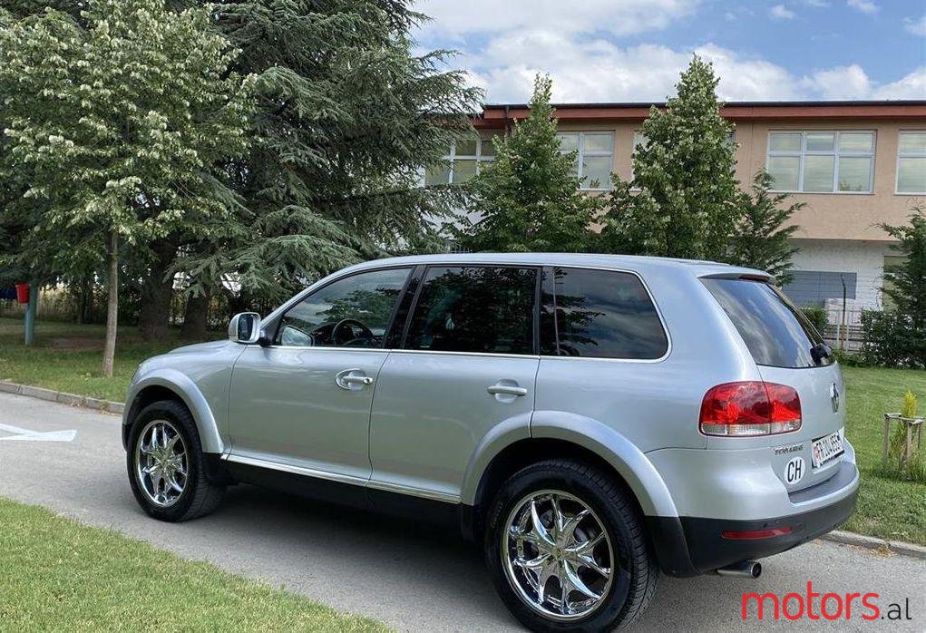 2004' Volkswagen Touareg photo #1